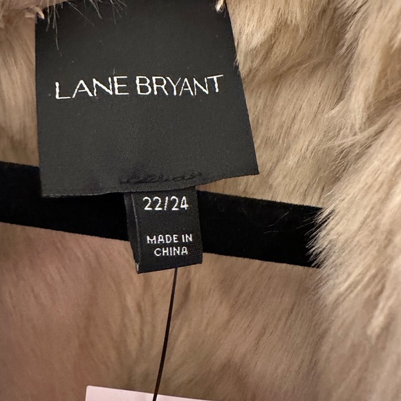 NWT Faux Fur open vest from Lane Bryant! - Picture 4 of 13